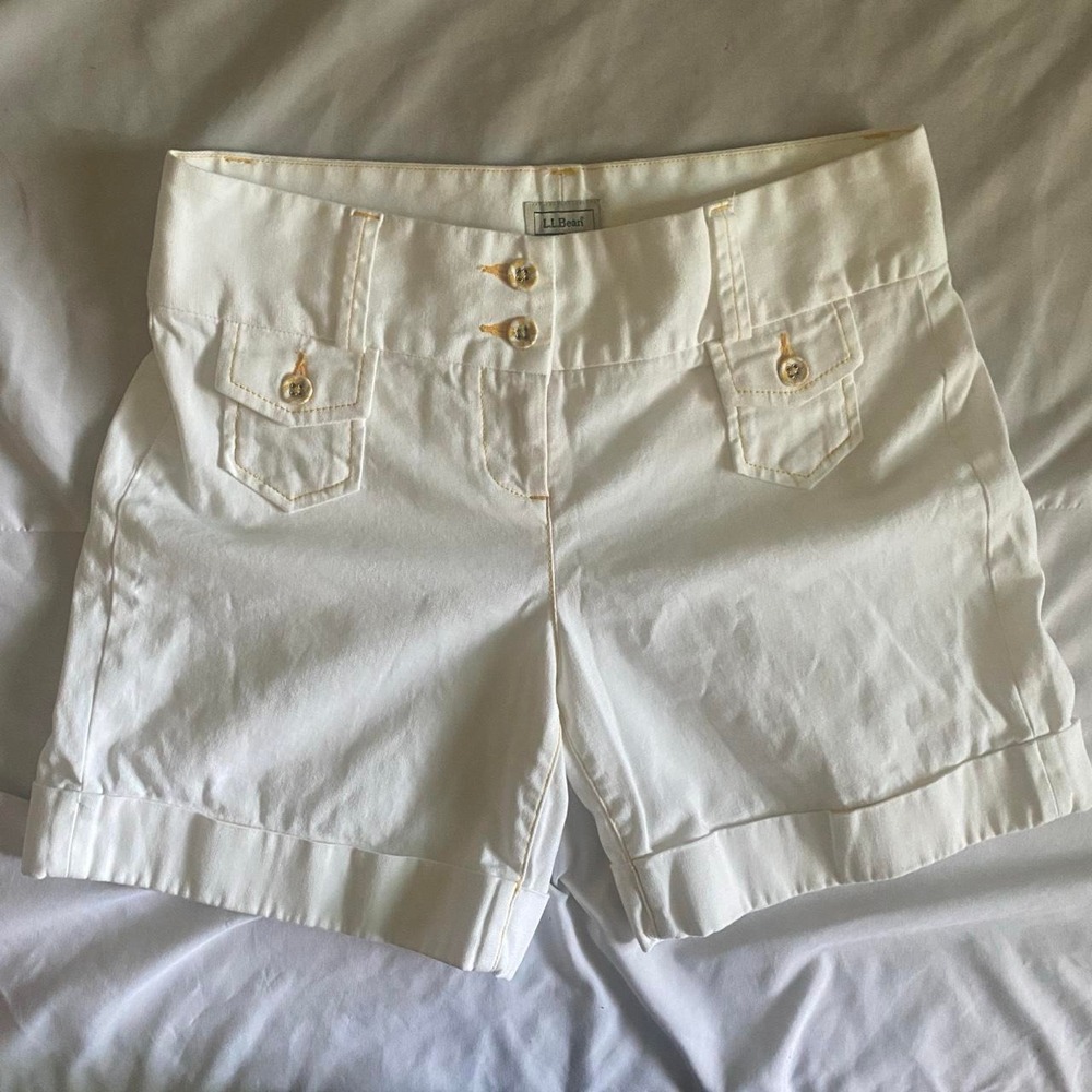 LL Bean Women's White Cotton Shorts for Fall Cottagecore Whimsy aesthetic